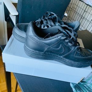 Black low Air Force 1